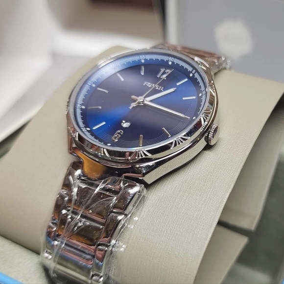 BRAND NEW FOSSIL watch- stainless steel - Picture 2 of 3